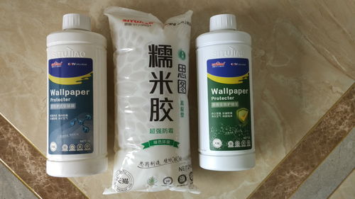 看到老師傅施工,問清楚才知道冬天貼墻紙這樣是專業